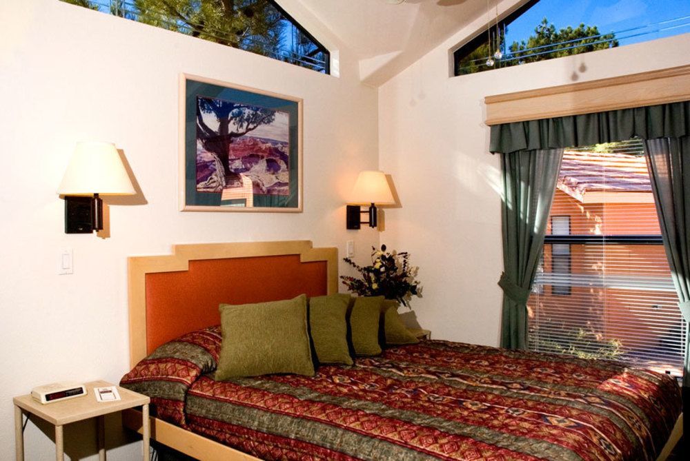 Sedona Pines Resort Exterior foto A bedroom at the Inn at the Opera
